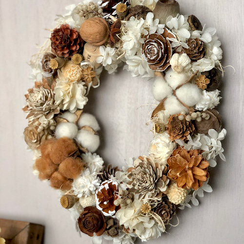 木の実いろいろホワイトオーバルクリスマスリース ドライフラワー