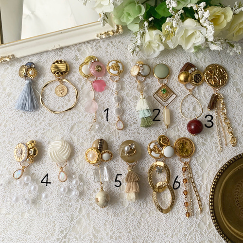 028. 色々ヴィンテージボタンとビジューのピアス イヤリング ピアス