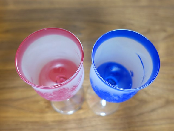 切子にも使われる色被せワイングラス　桜　ペア 7枚目の画像