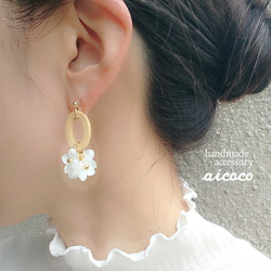 白紫陽花＆ウッドフープ　イヤリング/ピアス 3枚目の画像