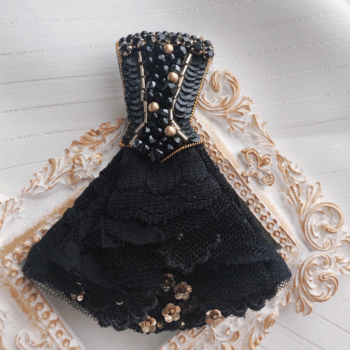 ビーズ刺繍ブローチ⭐︎レースドレス ブラック ブローチ Akatuki 通販