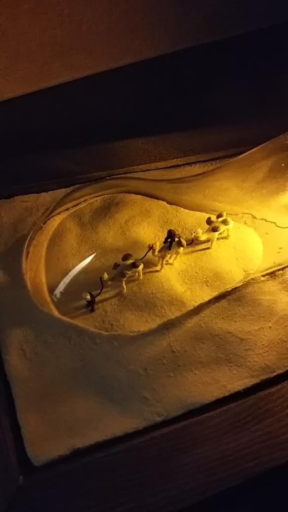 ラクダさんの電球テラリウム(偶蹄目と霊長目の共同主観的存在構造) 2枚目の画像