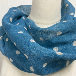 春夏スヌード　リネン100％　ドット柄　水玉　スモーキーブルー　水色 3枚目の画像