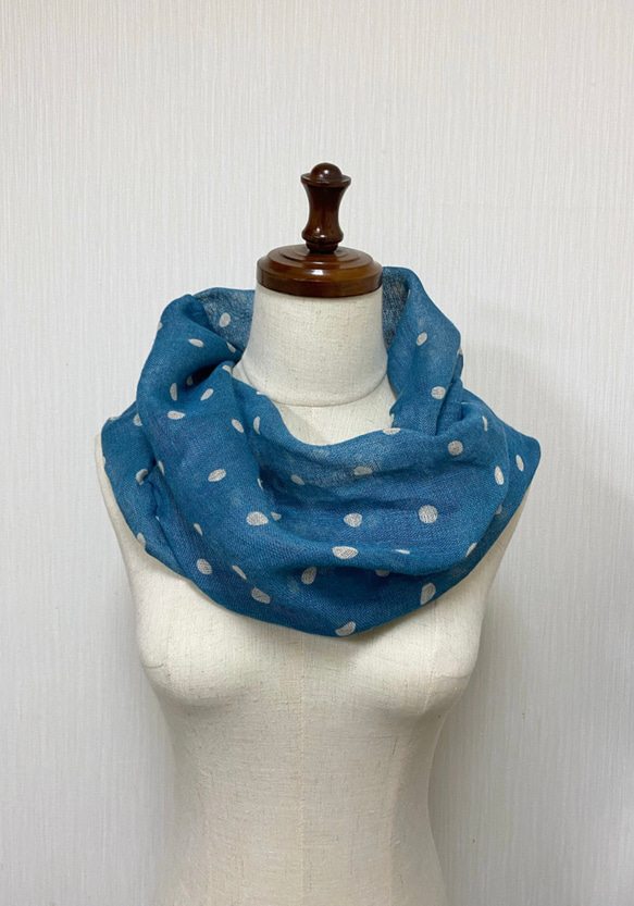 春夏スヌード　リネン100％　ドット柄　水玉　スモーキーブルー　水色 4枚目の画像