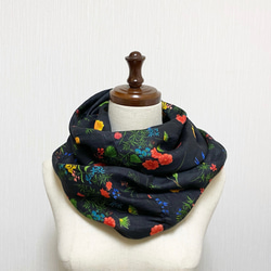 花モチーフの多色スヌード リネン100％ 花柄 スヌード 春 夏 秋 黒 スヌード MATOI 通販 11320296