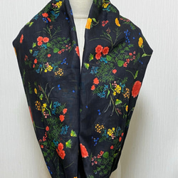 リネン100％　花柄　スヌード　春　夏　秋　黒 5枚目の画像