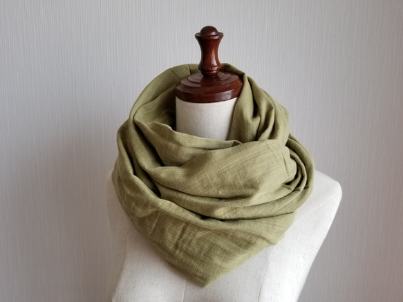 スラブガーゼのスヌード　コットン　グリーンティー 2枚目の画像