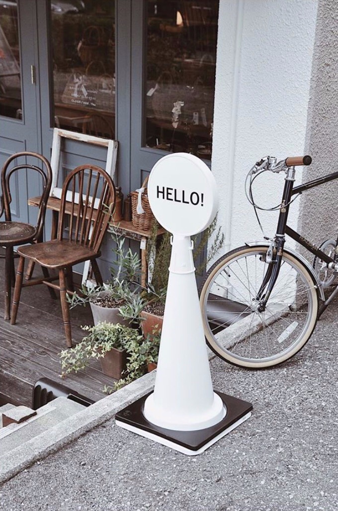 オーダーメイド】白い三角コーンで作るオシャレな看板【PREFAB