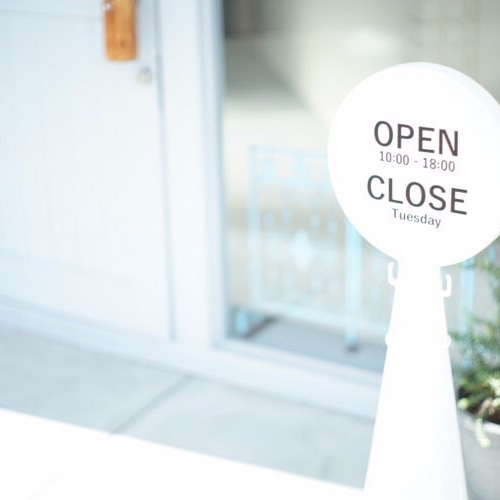 白い三角コーンで作るオシャレな看板「OPEN CLOSE」PREFAB SIGN その他