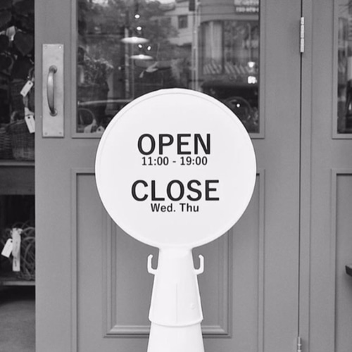 白い三角コーンで作るオシャレな看板「OPEN CLOSE」PREFAB SIGN その他