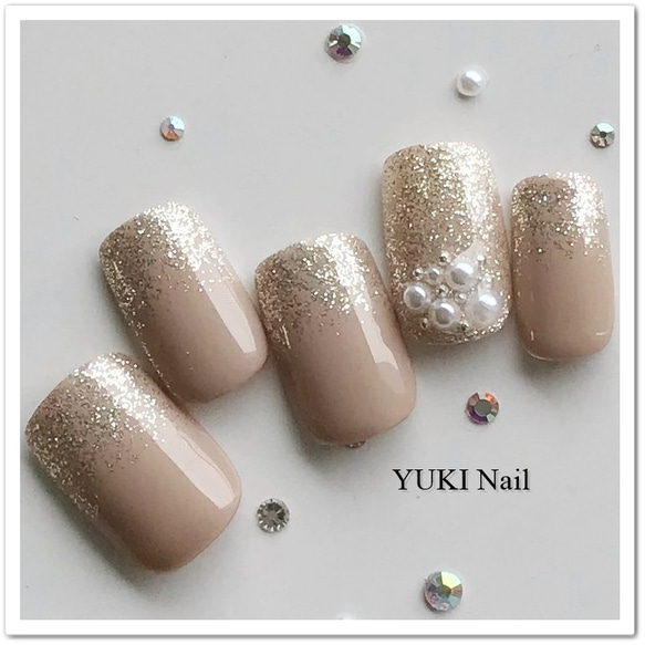 大きめパールの秋冬グレージュネイル ネイルチップ（つけ爪） yuki