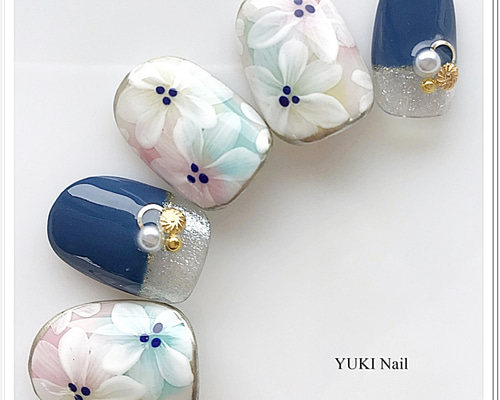 ミルキーフラワーネイルチップ ミルキーブルーぷっくりフラワーネイルチップ - メルカリ