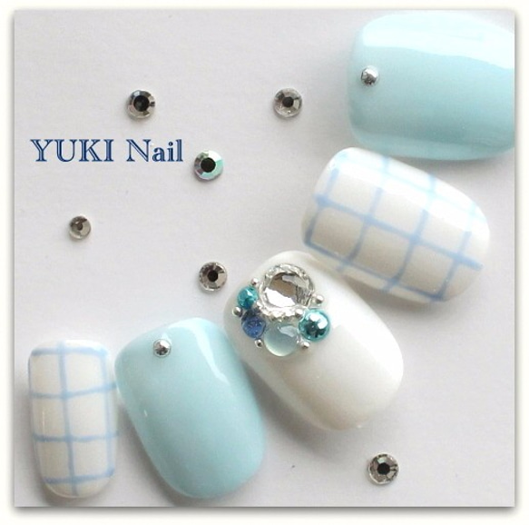 Ice Blue Graph Check Nail / Nail / Nail Tips / Nail / 優雅 / 華麗 / 第3張的照片