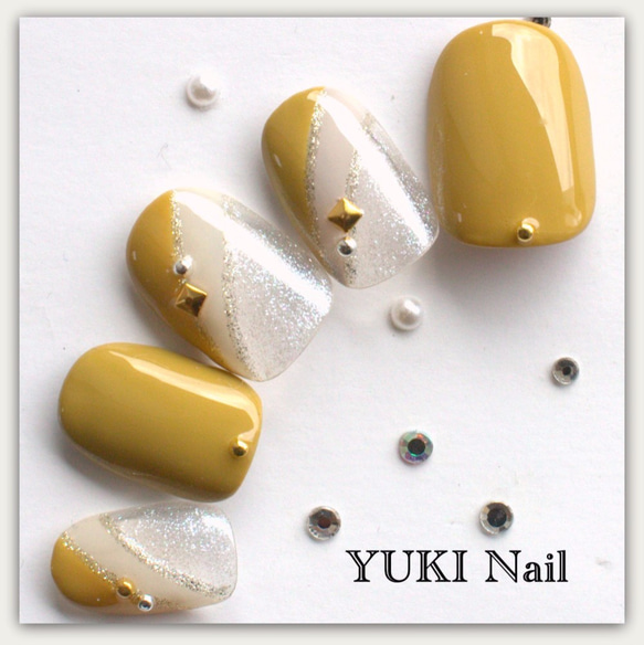 マスタードカラーの変形フレンチ ネイルチップ（つけ爪） yuki-nail