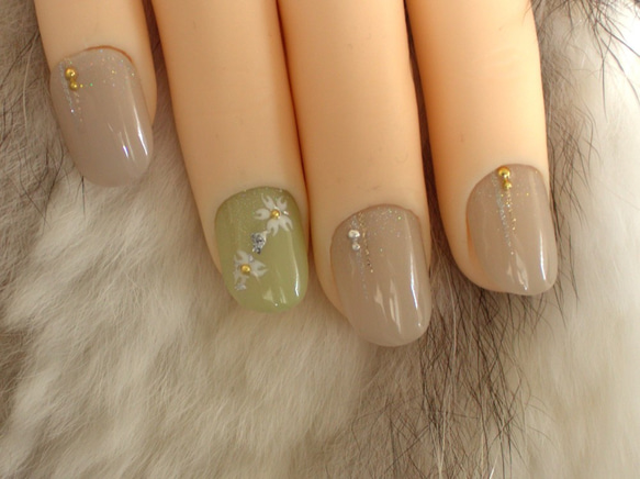 Green x Beige Sakura Nail / Nail Tips / Nail / Elegant / Gorgeou 第4張的照片