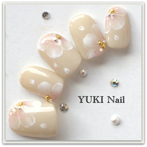 ベージュの桜ネイル ネイルチップ（つけ爪） yuki-nail 通販