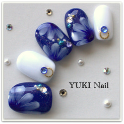 【当店限定販売】 インディゴブルーのフラワーネイル yuki ネイルチップ（つけ爪） ネイルチップ・付け爪