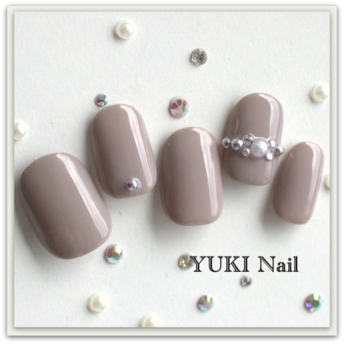 濃いめグレージュネイル ネイルチップ（つけ爪） yuki-nail 通販