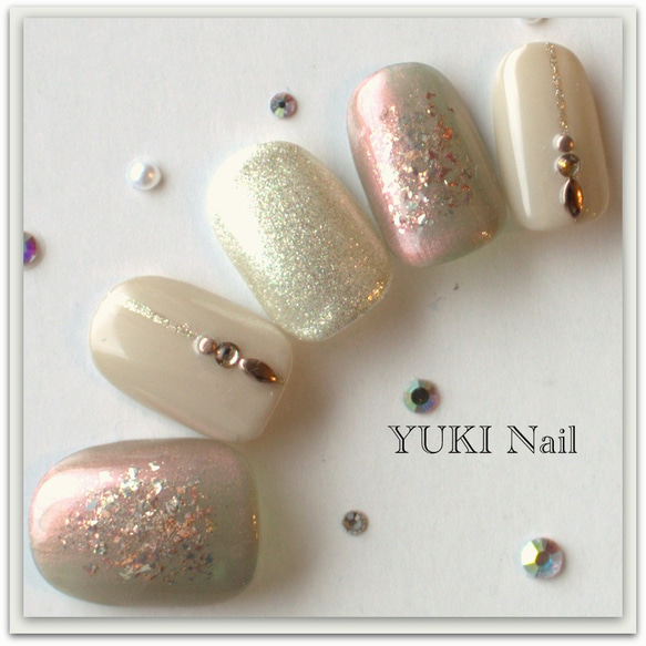 ベージュの色違いネイル ネイルチップ（つけ爪） yuki-nail 通販