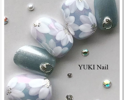 爽やかなお花柄ネイル ネイルチップ（つけ爪） yuki-nail 通販