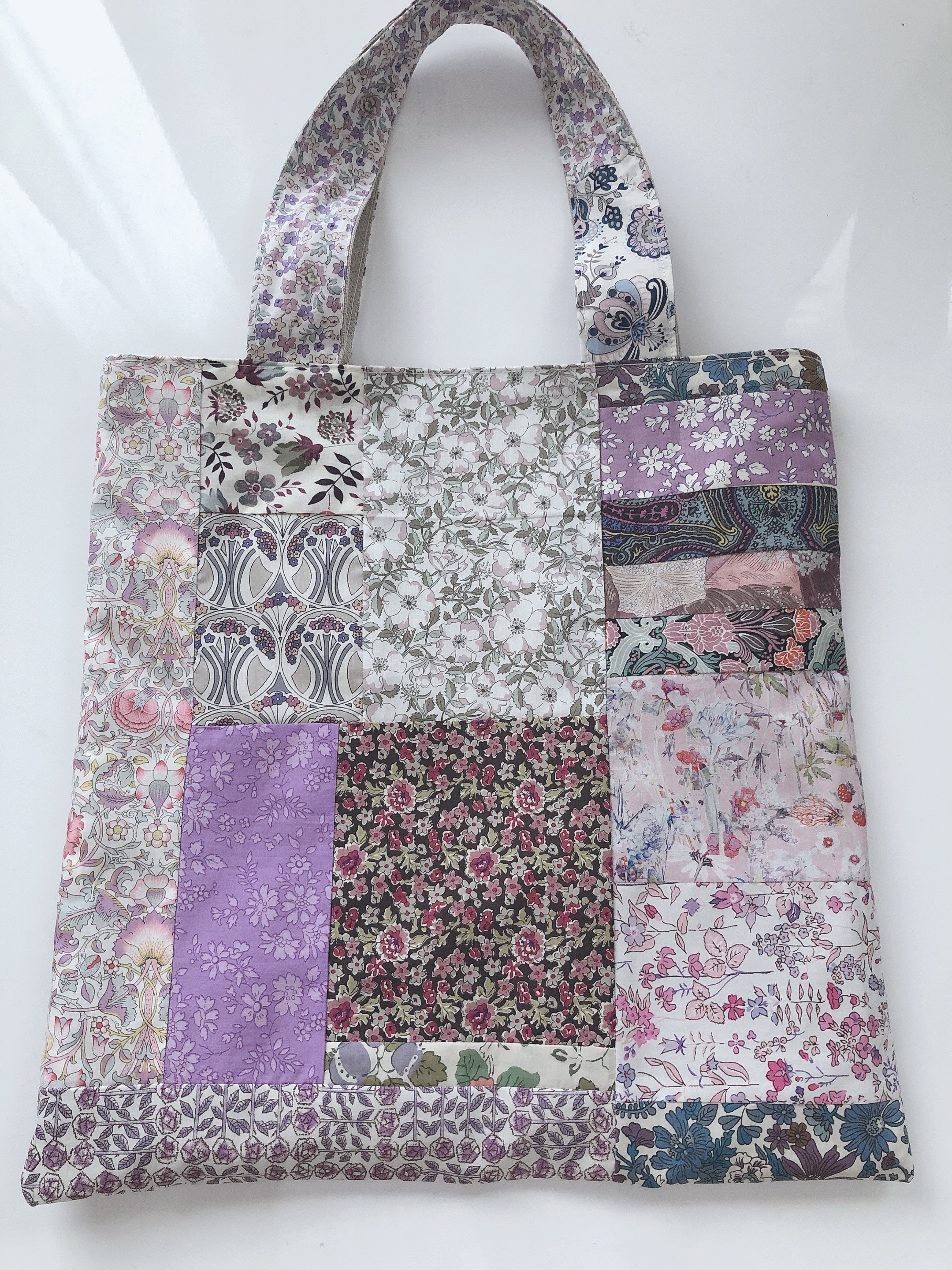 ◆matibari◆リバティパッチワークのペタンコトート◆パープル系×リネン、ナチュラル