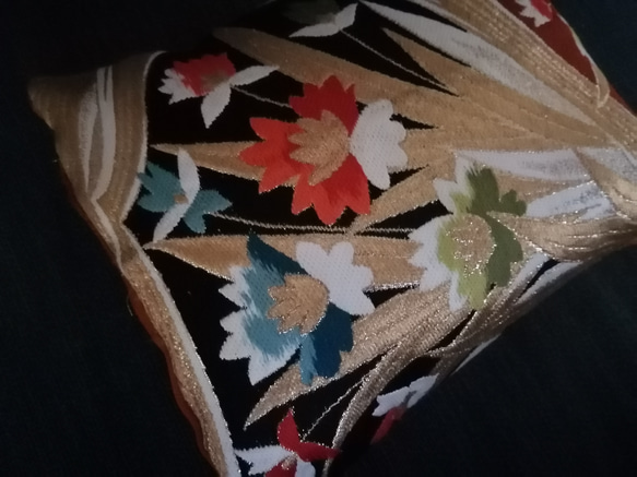★★★限定1個★★★小花模様　着物の帯で作ったクッションカバー 2枚目の画像