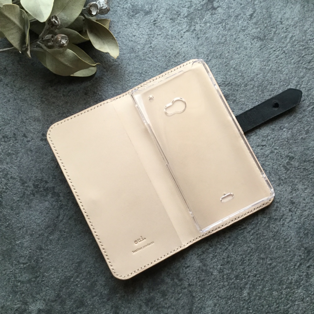 牛毛皮ハラコ iPhoneケース ホルスタイン柄 / 黒〖全機種対応〗〖受注制作〗