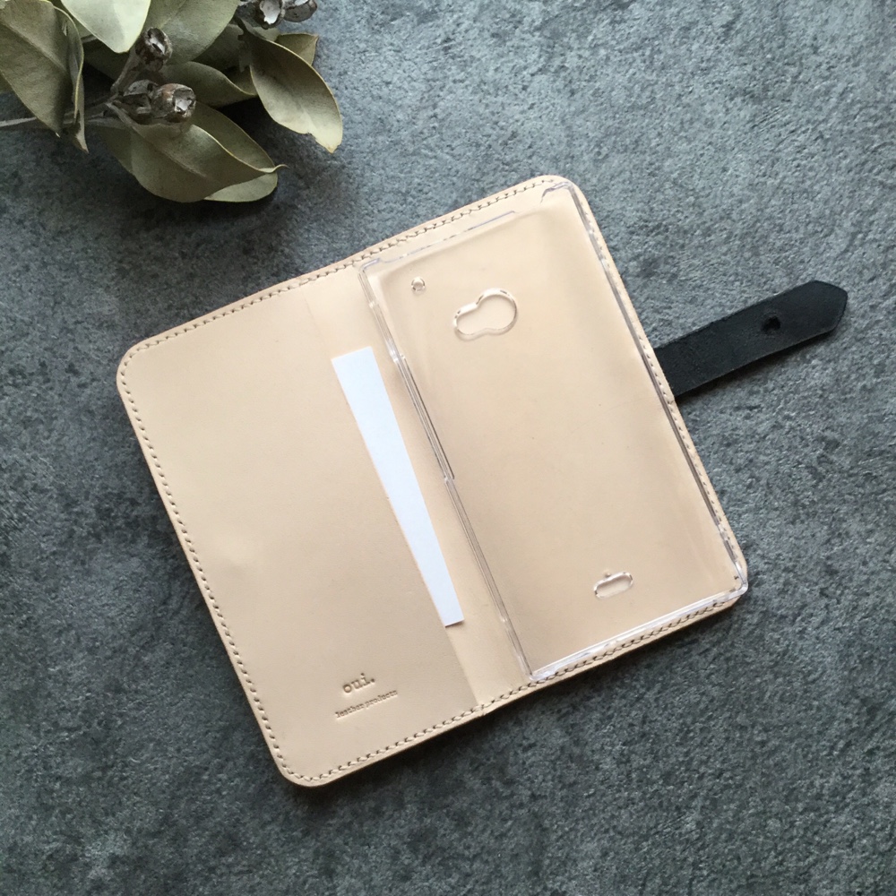 牛毛皮ハラコ iPhoneケース ホルスタイン柄 / 黒〖全機種対応〗〖受注制作〗