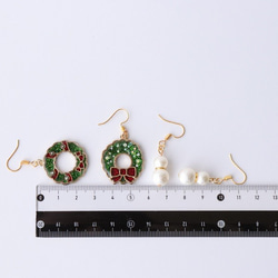 クリスマス★リースと雪だるまのアシンメトリーピアス リースは2種類 8枚目の画像