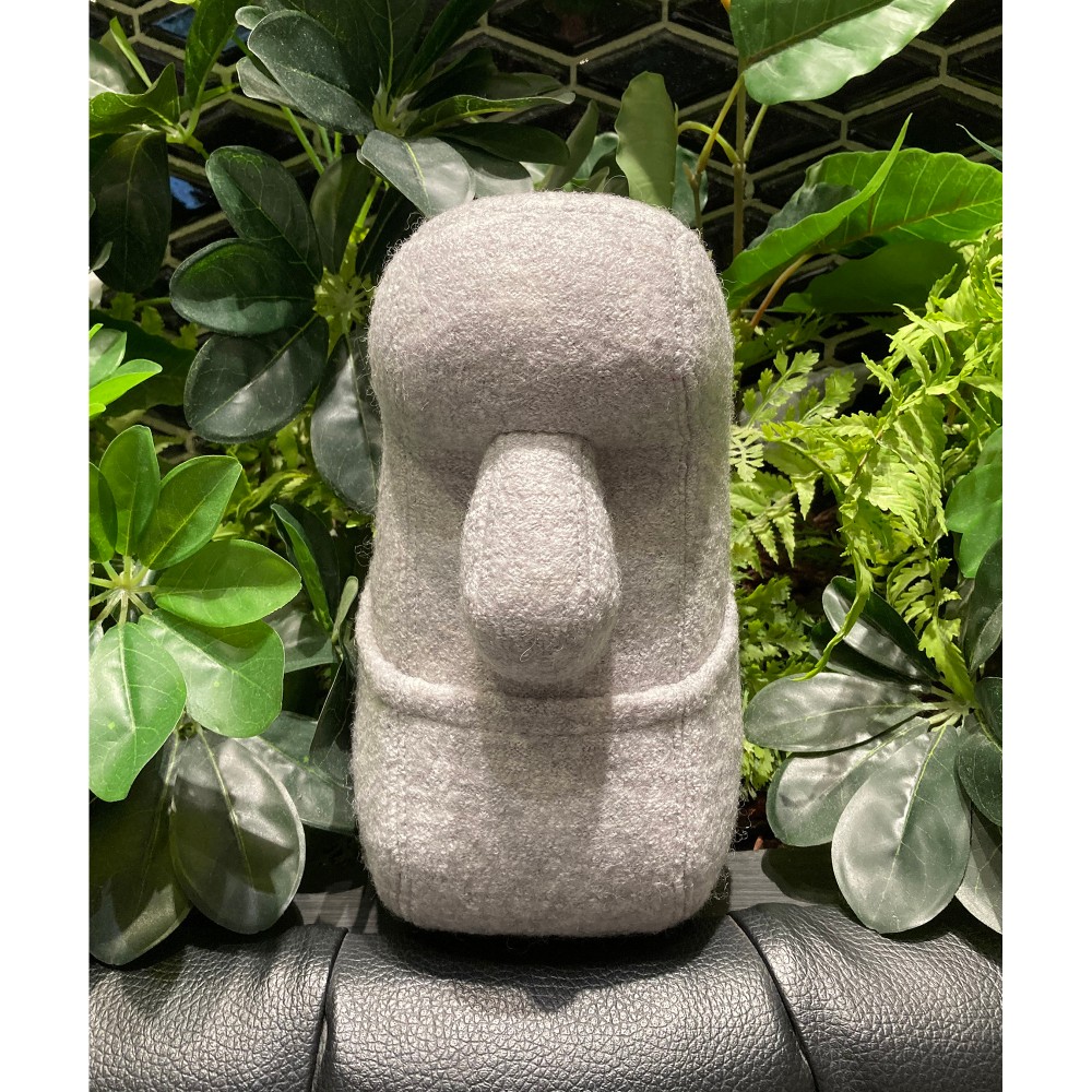 モアイ像ぬいぐるみ 笑顔のモアイ】ライトグレーのモアイ像-笑顔のモアイ／人形