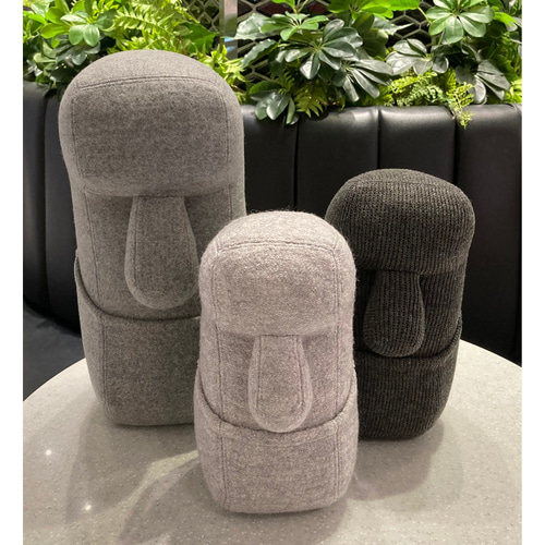 笑顔のモアイ】ライトグレーのモアイ像-笑顔のモアイ／人形