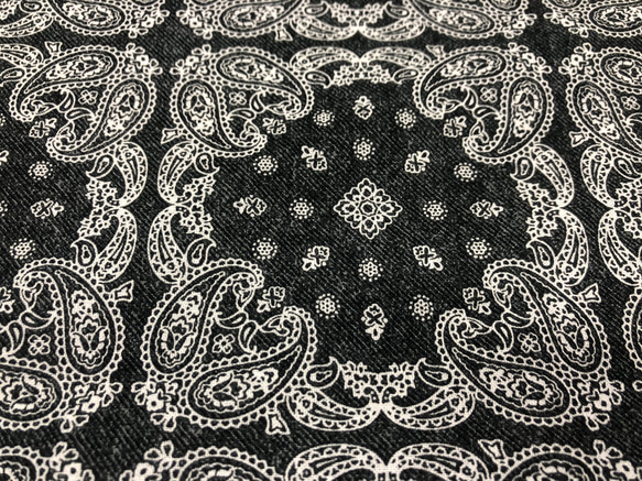 大きな巾着袋　縦50ｃｍ横４５ｃｍ　　バンダナ柄　ブラック 2枚目の画像