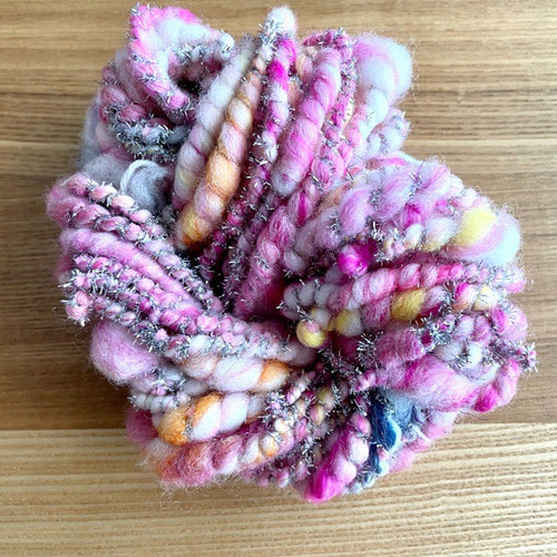 アートヤーン(280)約40g 1144円 アートヤーン(280)約40g 1144円