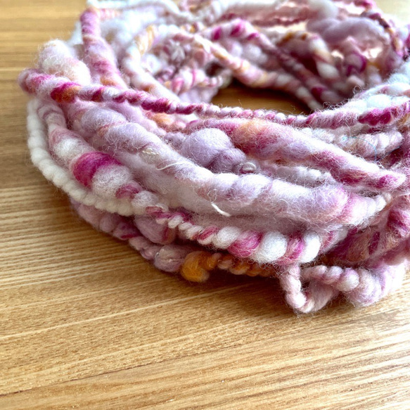 アートヤーン(280)約40g 1144円 アートヤーン(280)約40g 1144円