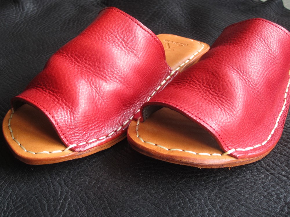 手縫い　革のスリッパ　SS　Sサイズ　レッド