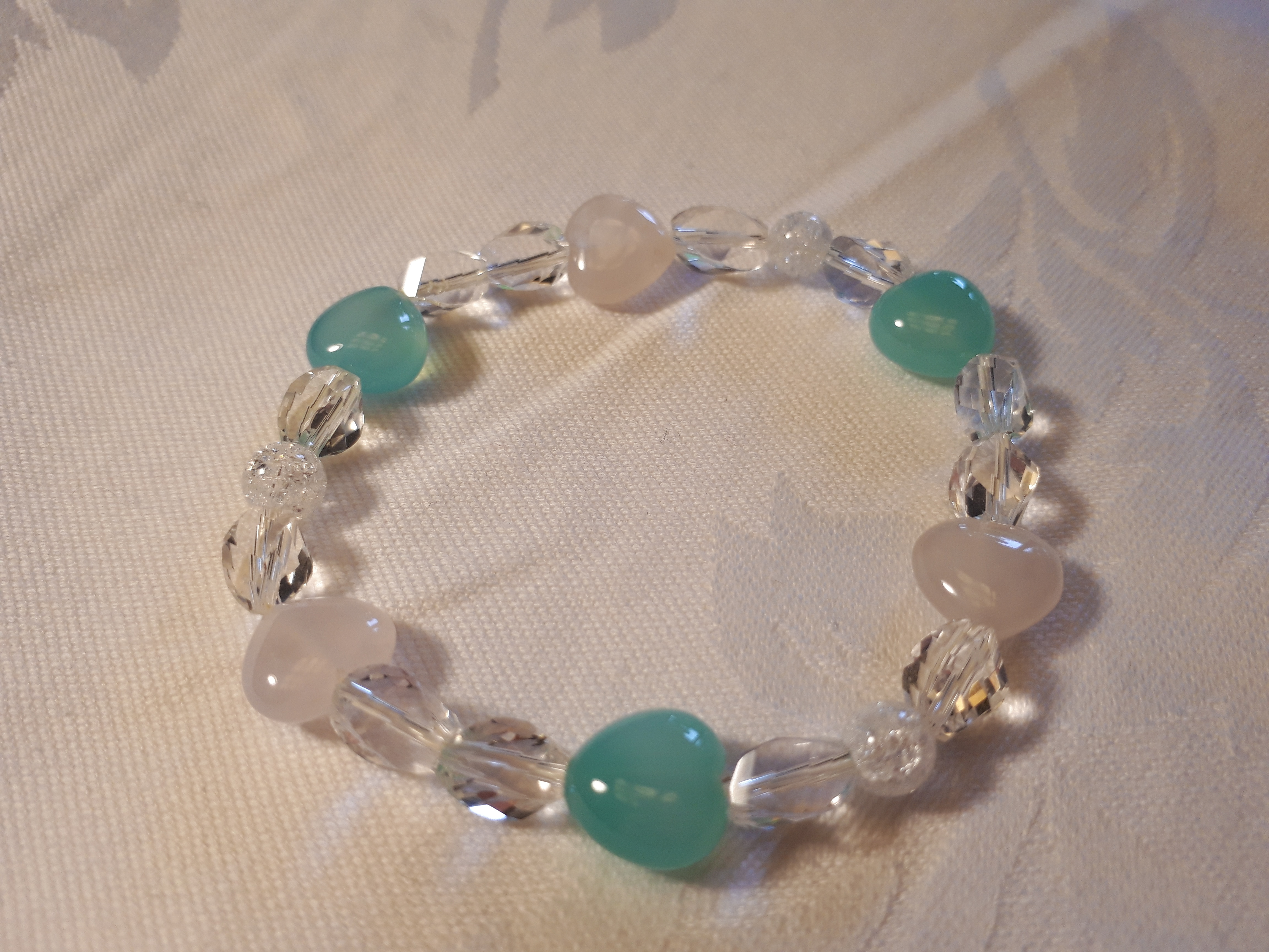 水色とピンクのハートブレスレット