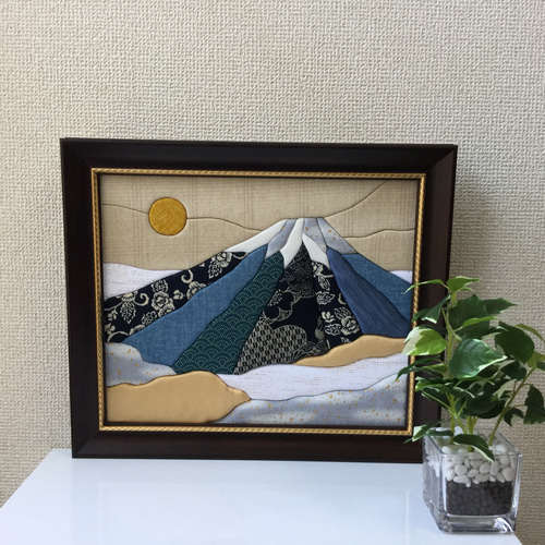 きめこみパッチワーク 花とリボンのタペストリー