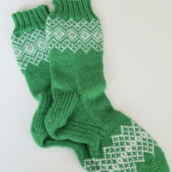 部分編み込みの手編み靴下 (イエローグリーン&ホワイト)　P006 2枚目の画像