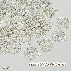 15mm×13mm 100枚☆シルバー☆カン付き お花の透かしパーツ 1枚目の画像