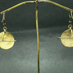 真鍮製ピアス・イヤリング 「月と環」14kgf 金属アレルギー対応 5枚目の画像