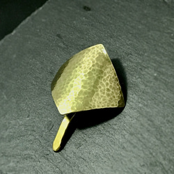 真鍮製 「シンプルな槌目のポニーフック ひし形」 ヘアカフ ヘアフック ヘアカフス 4枚目の画像