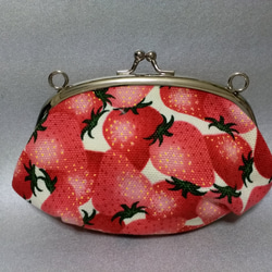 イチゴ柄のガマグチポーチ 2枚目の画像