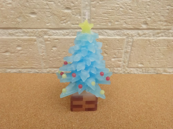 ブルーなクリスマスツリーのキャンドル 1枚目の画像