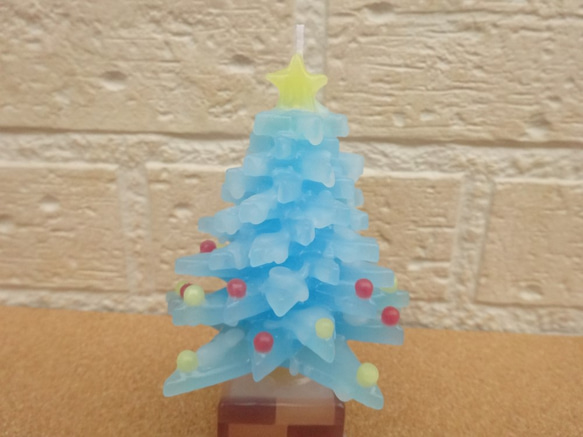 ブルーなクリスマスツリーのキャンドル 3枚目の画像