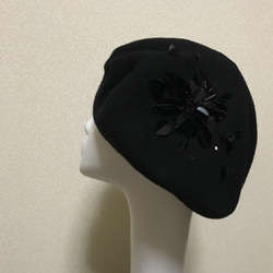 お花刺繍のウールベレー帽　Black x Black 2枚目の画像