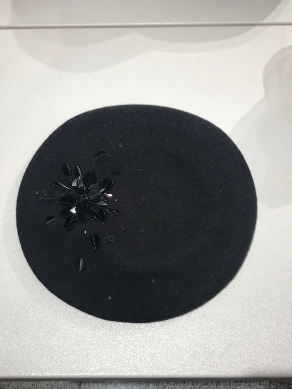 お花刺繍のウールベレー帽　Black x Black 3枚目の画像