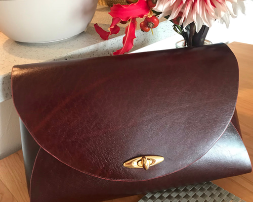 GGロゴ付き ボルドー レザークラッチバッグ GGロゴ付き ボルドー レザークラッチバッグ