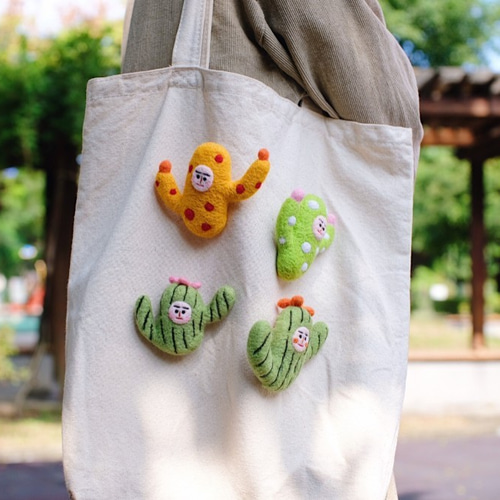 開花/カビの生えたサボテンシリーズウールフェルトピン ブローチ 羊毛