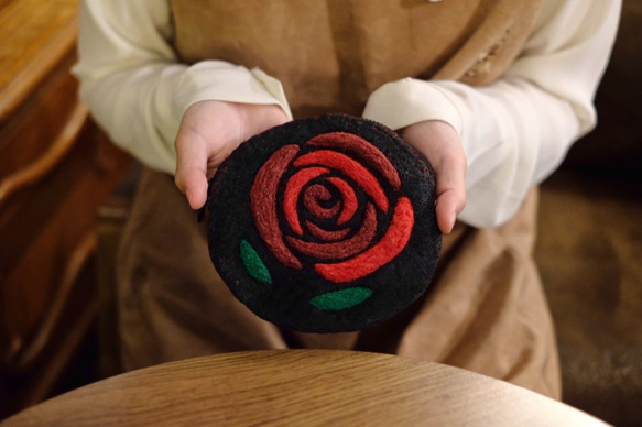 愛人的紅玫瑰 雙面圖案 羊毛氈零錢包 第1張的照片