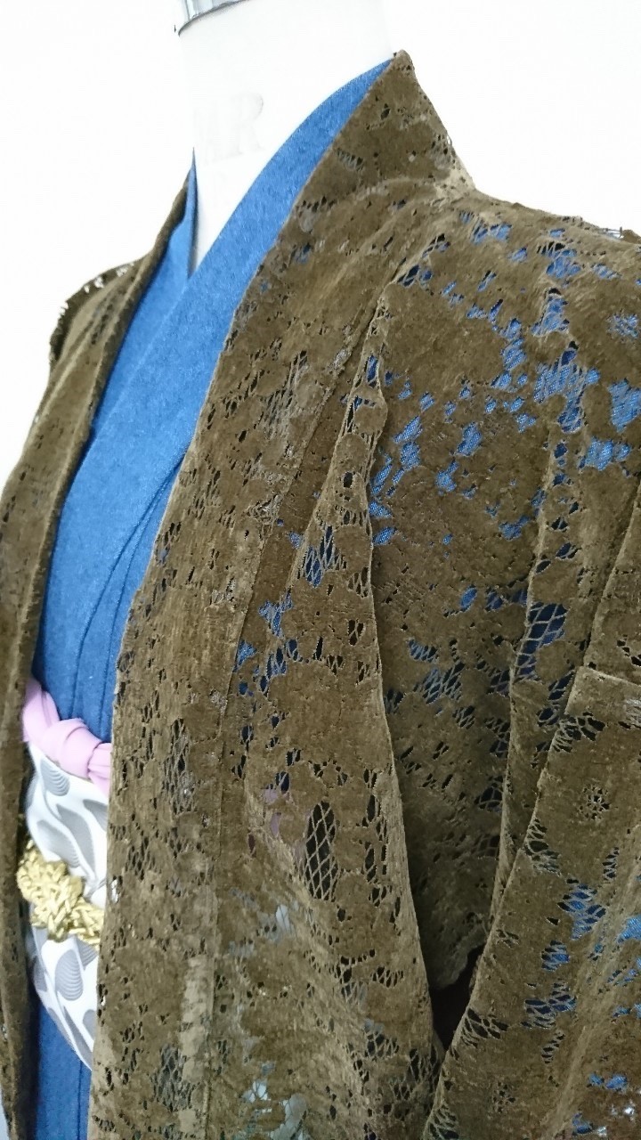 フロッキーレースが美しいスタイリッシュでおしゃれな個性的羽織り